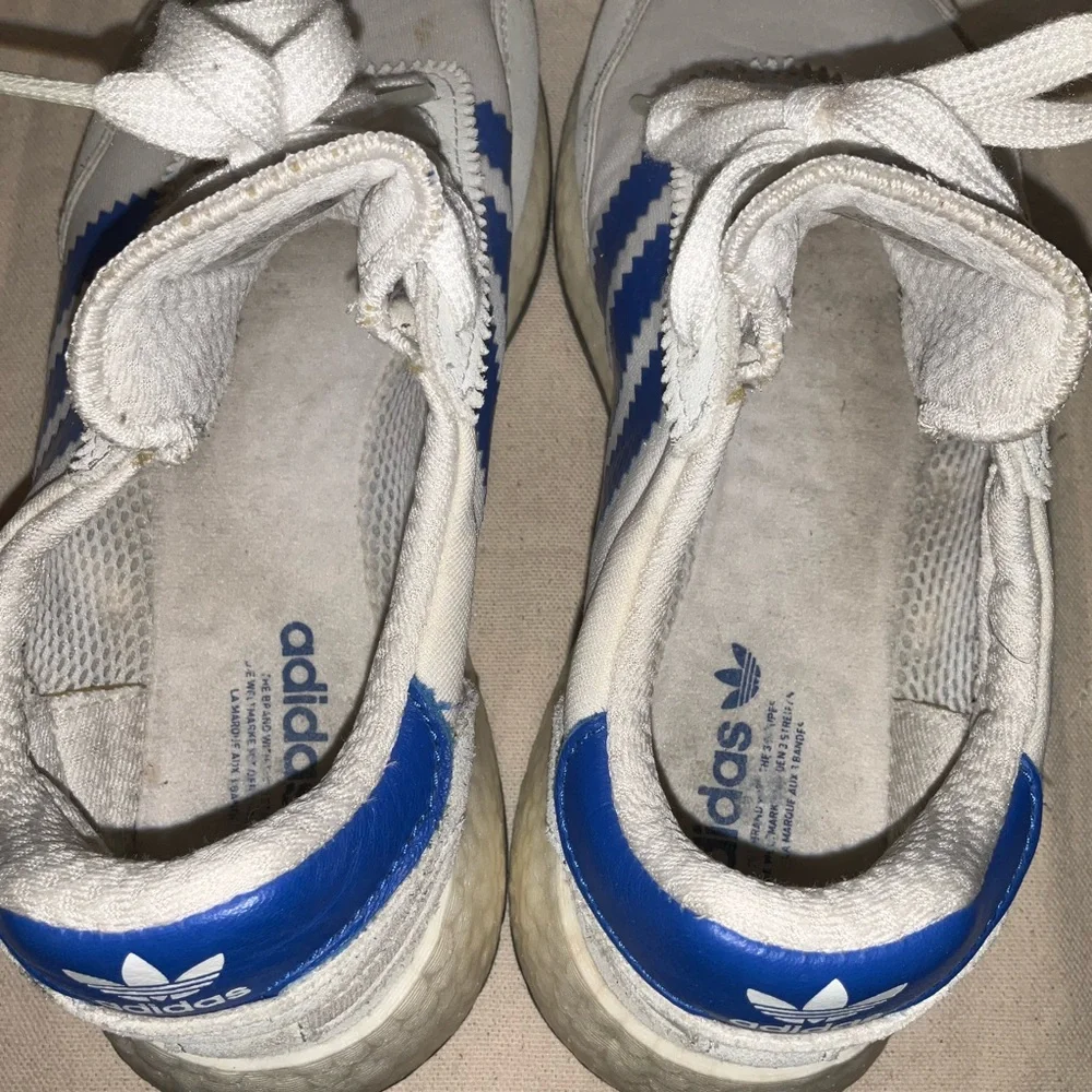 Adidas Men’s size 5 Classic White & Blue Trainers I-5923 Retro Runners Woman 6.5